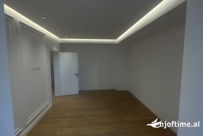 Jepet me qera ambjent biznesi me qera