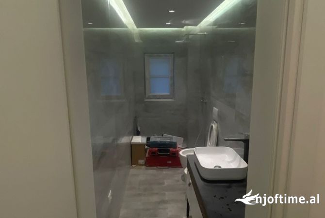 Jepet me qera ambjent biznesi me qera