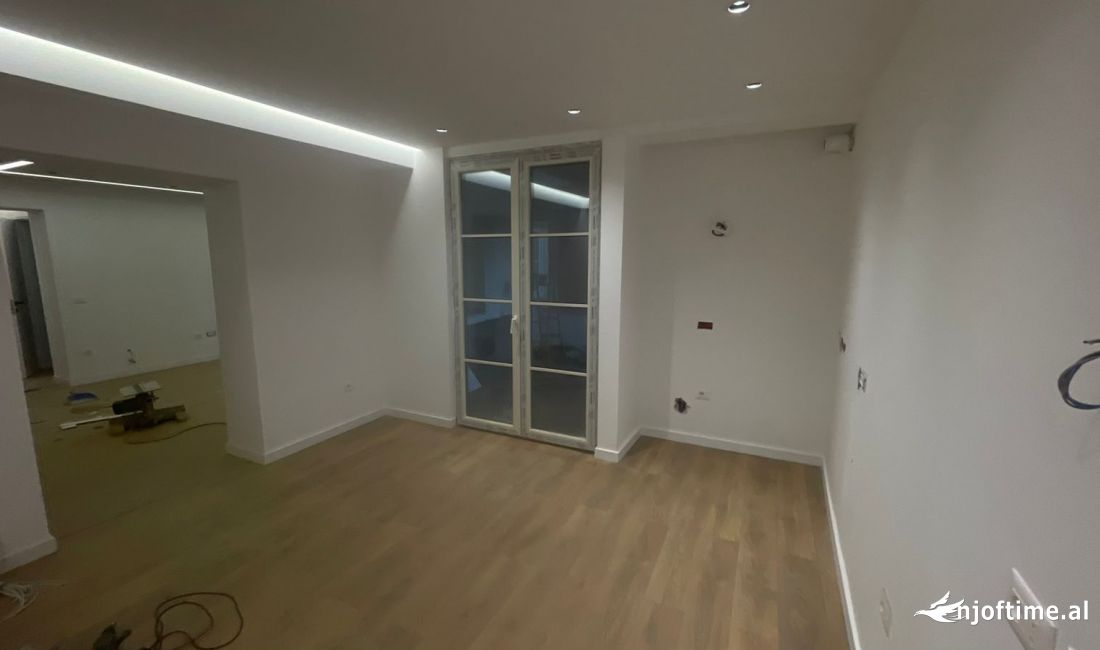 Jepet me qera ambjent biznesi me qera