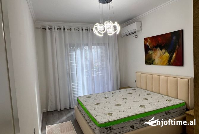Shtepi ne shitje Apartament ne Tirane, 2+1, Mobilimi E mobiluar, Pagesa 146,000  Euro.
