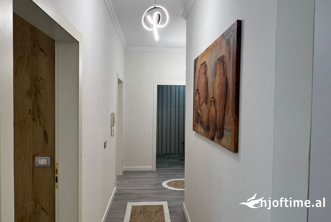 Shtepi ne shitje Apartament ne Tirane, 2+1, Mobilimi E mobiluar, Pagesa 146,000  Euro.