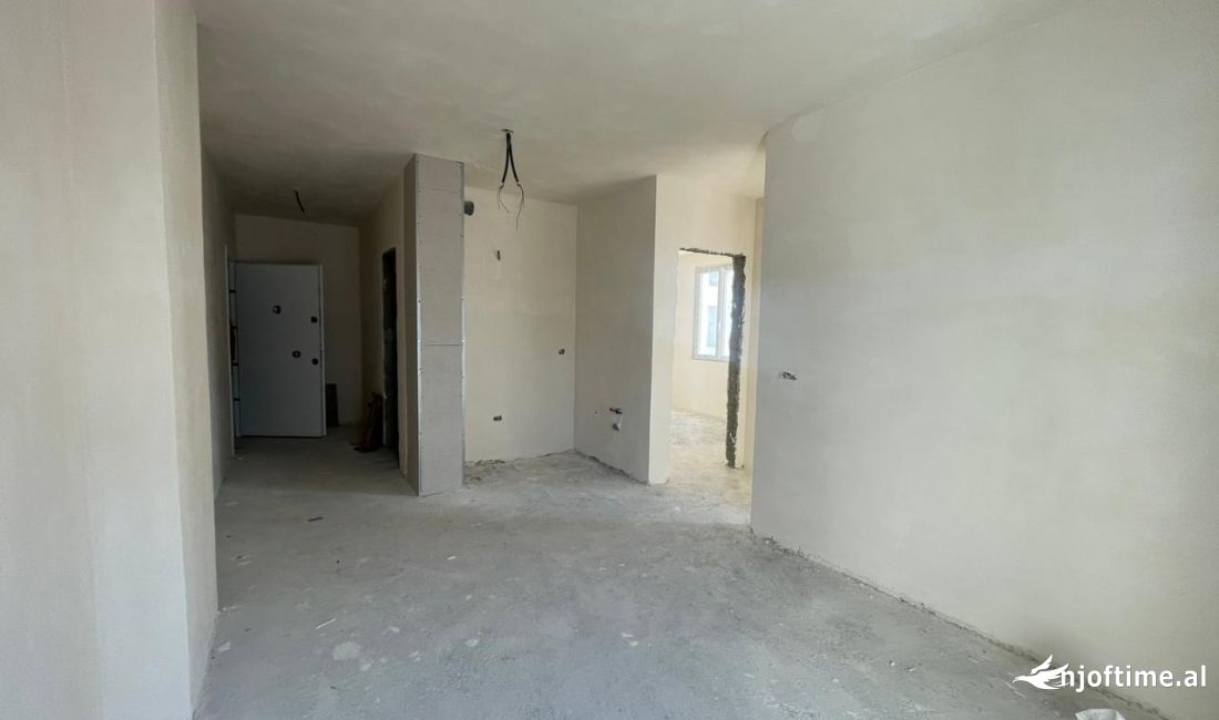 Shtepi ne shitje Apartament ne Durres, 2+1, Mobilimi Bosh, pa mobiluar, Pagesa 102,000  Euro.