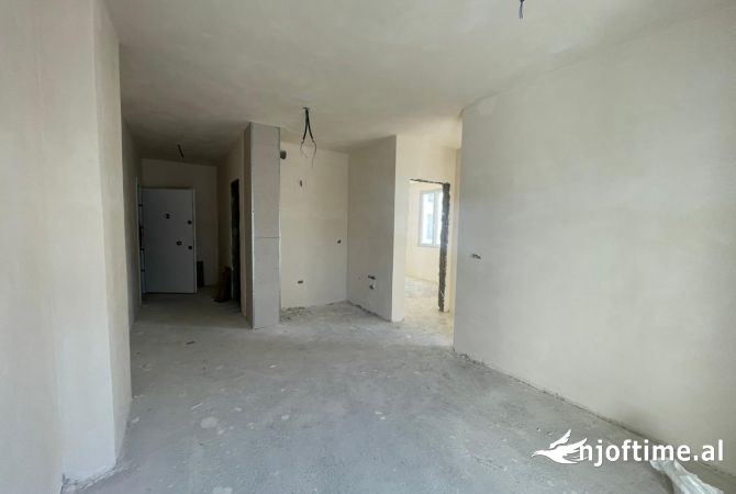 Shitet apartament 2+1 ne Golem 