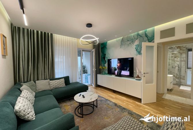 Shitet apartament 2+1 tek Liqeni i Thate