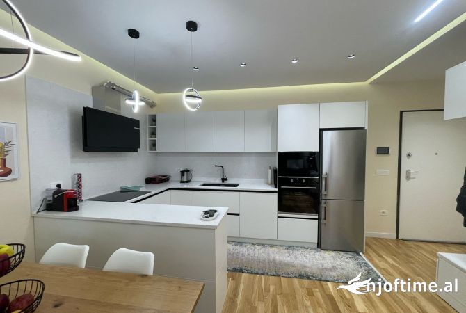 Shtepi ne shitje Apartament ne Tirane, 2+1, Mobilimi E mobiluar, Pagesa 249,000  Euro.