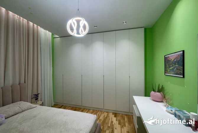 Shtepi ne shitje Apartament ne Tirane, 2+1, Mobilimi E mobiluar, Pagesa 249,000  Euro.