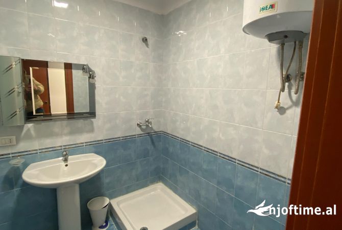 Jepet me qira ambjent per zyra ne bllok