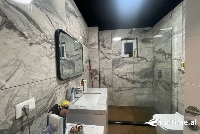 Shtepi me qera Apartament ne Tirane, 1+1, Mobilimi E mobiluar, Pagesa 700  Euro.