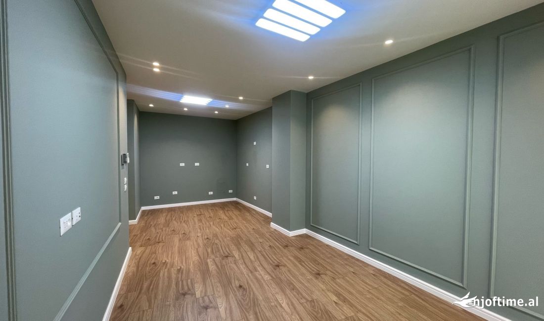 Jepet me qira 2+1 per zyra tek Lake View Residence