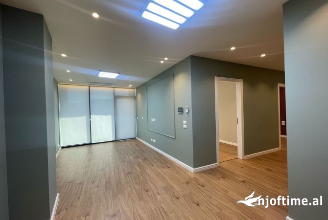 Jepet me qira 2+1 per zyra tek Lake View Residence