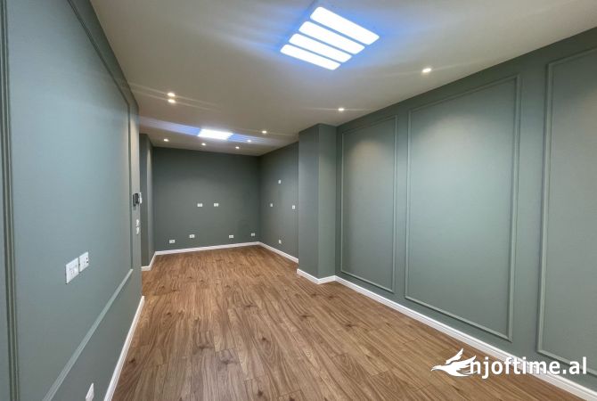 Jepet me qira 2+1 per zyra tek Lake View Residence