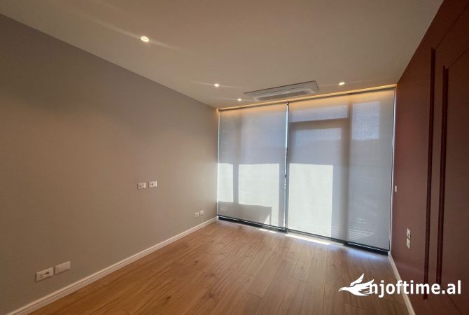 Jepet me qira 2+1 per zyra tek Lake View Residence