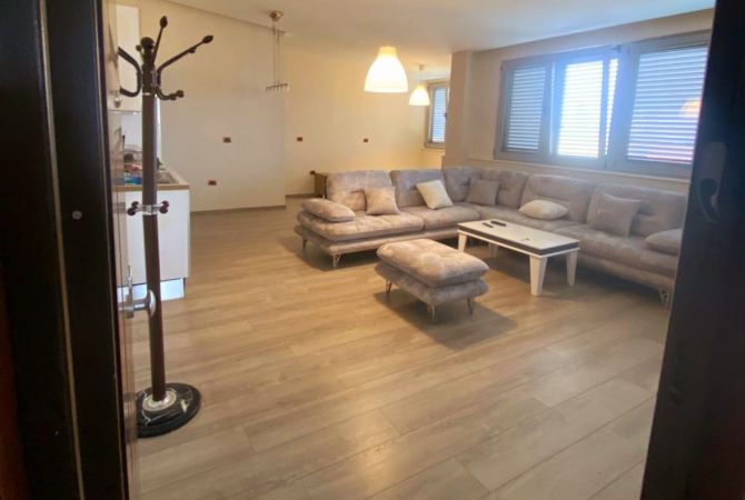 Shtepi me qera Apartament ne Tirane, 1+1, Mobilimi E mobiluar, Pagesa 500  Euro.