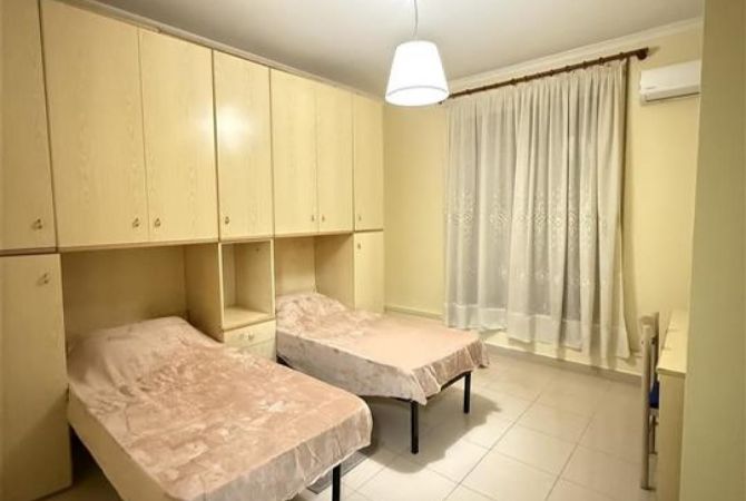 Shtepi me qera Apartament ne Tirane, 2+1, Mobilimi E mobiluar, Pagesa 550  Euro.