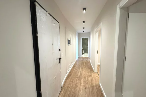 Ambient biznesi me qera 3+1 ne Tirane - 1,600 Euro