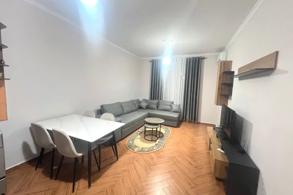 Apartament me qera ne Astir, Hapsira X