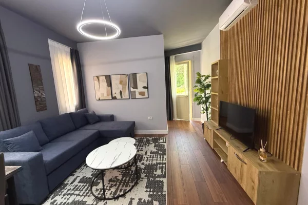 Shtepi me qera Apartament ne Tirane, 2+1, Mobilimi E mobiluar, Pagesa 65,000  Leke.