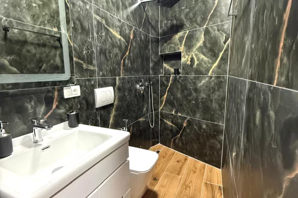 Shtepi me qera Apartament ne Tirane, 2+1, Mobilimi E mobiluar, Pagesa 65,000  Leke.
