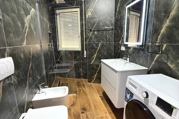 Shtepi me qera Apartament ne Tirane, 2+1, Mobilimi E mobiluar, Pagesa 65,000  Leke.