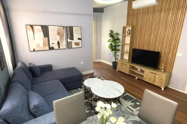 Shtepi me qera Apartament ne Tirane, 2+1, Mobilimi E mobiluar, Pagesa 65,000  Leke.