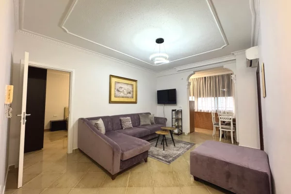 Apartament me qira perballe Gjykates se Shkalles se Pare