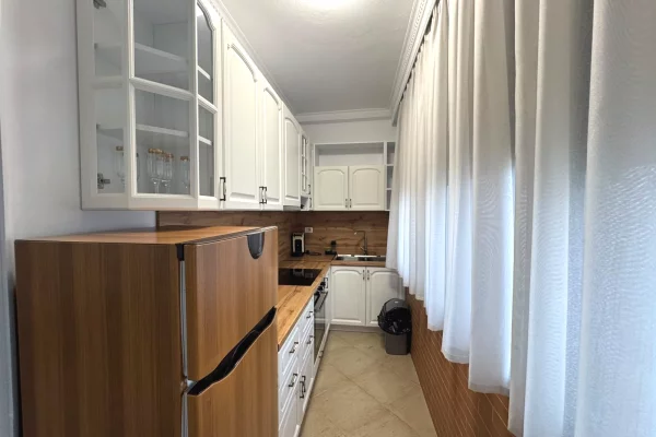Shtepi me qera Apartament ne Tirane, 2+1, Mobilimi E mobiluar, Pagesa 80,000  Leke.