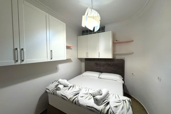 Shtepi me qera Apartament ne Tirane, 2+1, Mobilimi E mobiluar, Pagesa 80,000  Leke.