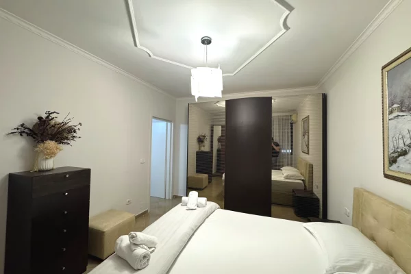Shtepi me qera Apartament ne Tirane, 2+1, Mobilimi E mobiluar, Pagesa 80,000  Leke.