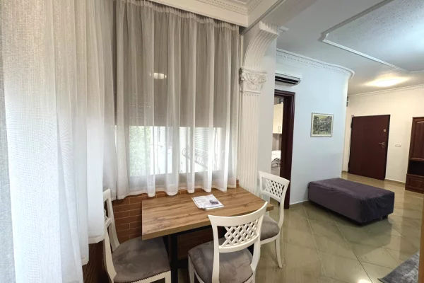 Shtepi me qera Apartament ne Tirane, 2+1, Mobilimi E mobiluar, Pagesa 80,000  Leke.