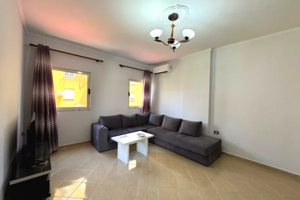 Apartament 1+1 me qira pranë Komuna e Parisit