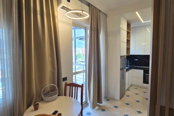 Shtepi me qera Apartament ne Tirane, Garsoniere, Mobilimi E mobiluar, Pagesa 40,000  Leke.
