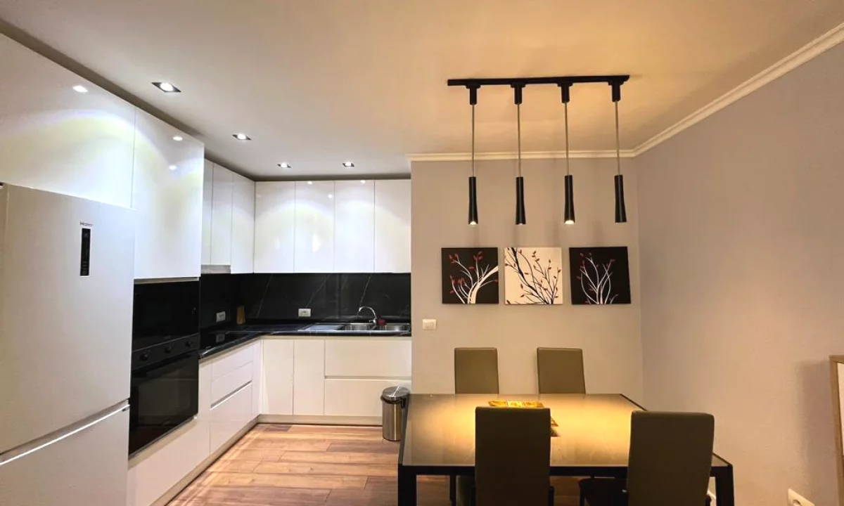 Shtepi me qera Apartament ne Tirane, 2+1, Mobilimi E mobiluar, Pagesa 65,000  Leke.