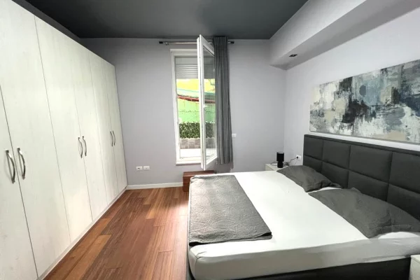 Shtepi me qera Apartament ne Tirane, 2+1, Mobilimi E mobiluar, Pagesa 65,000  Leke.