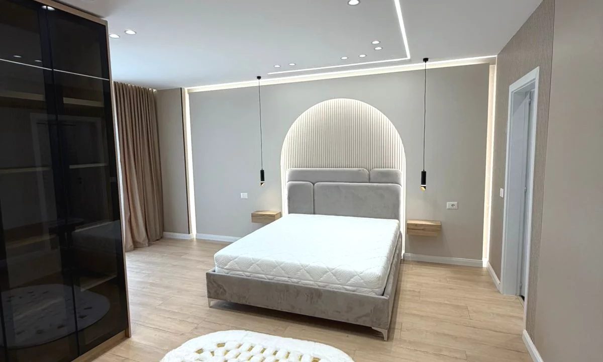 Shtepi ne shitje Apartament ne Tirane, 2+1, Mobilimi E mobiluar, Pagesa 16,500,000  Leke.