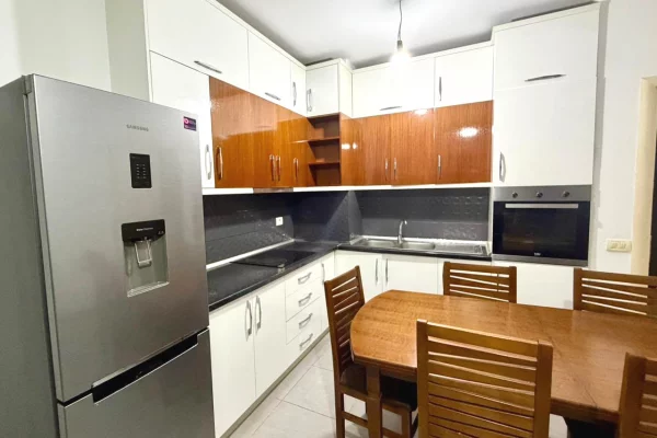 Shtepi me qera Apartament ne Tirane, 2+1, Mobilimi E mobiluar, Pagesa 50,000  Leke.