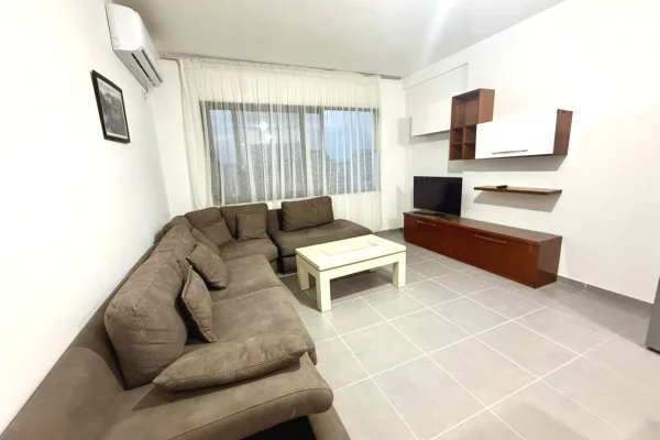 Shtepi me qera Apartament ne Tirane, 2+1, Mobilimi E mobiluar, Pagesa 50,000  Leke.