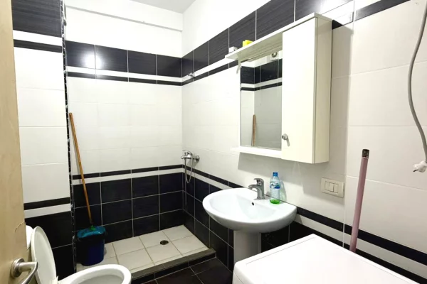 Shtepi me qera Apartament ne Tirane, 2+1, Mobilimi E mobiluar, Pagesa 50,000  Leke.
