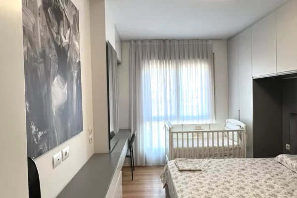 Shtepi me qera Apartament ne Tirane, 2+1, Mobilimi E mobiluar, Pagesa 75,000  Leke.