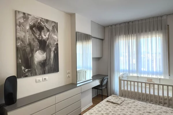 Shtepi me qera Apartament ne Tirane, 2+1, Mobilimi E mobiluar, Pagesa 75,000  Leke.