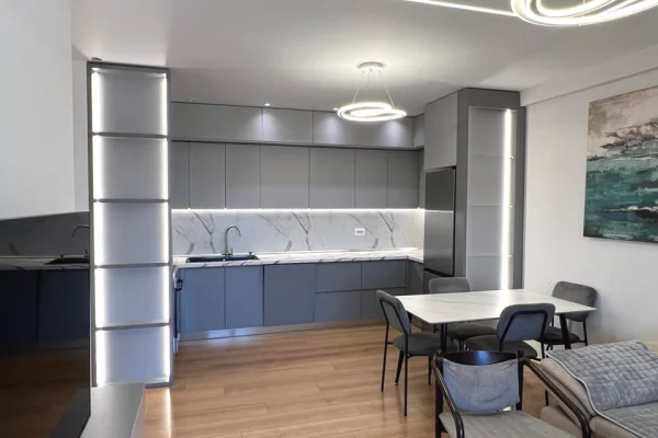 Shtepi me qera Apartament ne Tirane, 2+1, Mobilimi E mobiluar, Pagesa 75,000  Leke.