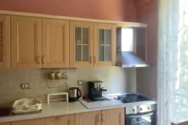 Shtepi me qera Apartament ne Tirane, 1+1, Mobilimi E mobiluar, Pagesa 50,000  Leke.