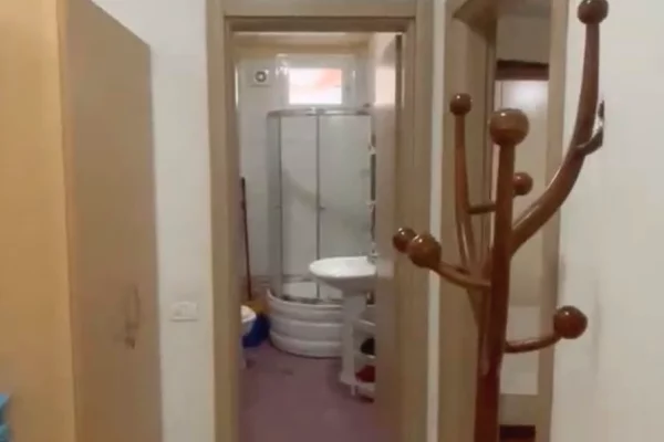 Shtepi me qera Apartament ne Tirane, 1+1, Mobilimi E mobiluar, Pagesa 50,000  Leke.