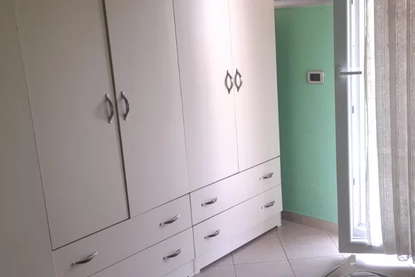 Shtepi me qera Apartament ne Tirane, 1+1, Mobilimi E mobiluar, Pagesa 55,000  Leke.