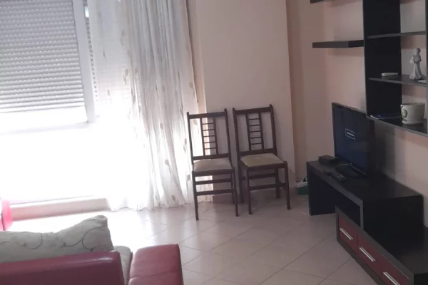 Shtepi me qera Apartament ne Tirane, 1+1, Mobilimi E mobiluar, Pagesa 55,000  Leke.