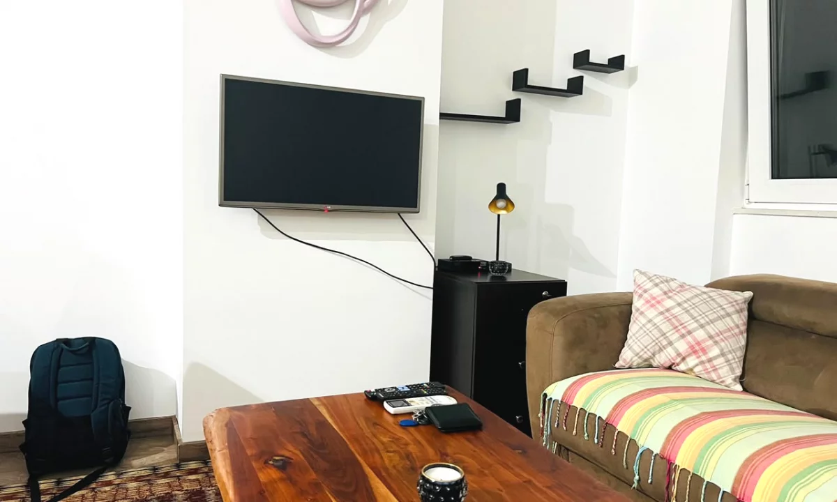 Shtepi me qera Apartament ne Tirane, 2+1, Mobilimi E mobiluar, Pagesa 700  Euro.
