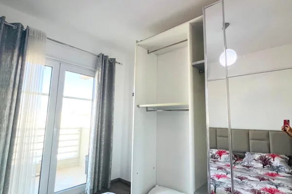 Shtepi me qera Apartament ne Tirane, 2+1, Mobilimi E mobiluar, Pagesa 700  Euro.