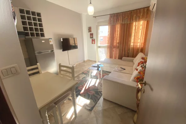 Shtepi me qera 1+1 ne Tirane - 60,000 Leke