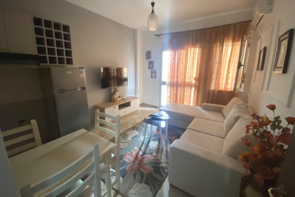 Shtepi me qera Apartament ne Tirane, 1+1, Mobilimi E mobiluar, Pagesa 60,000  Leke.