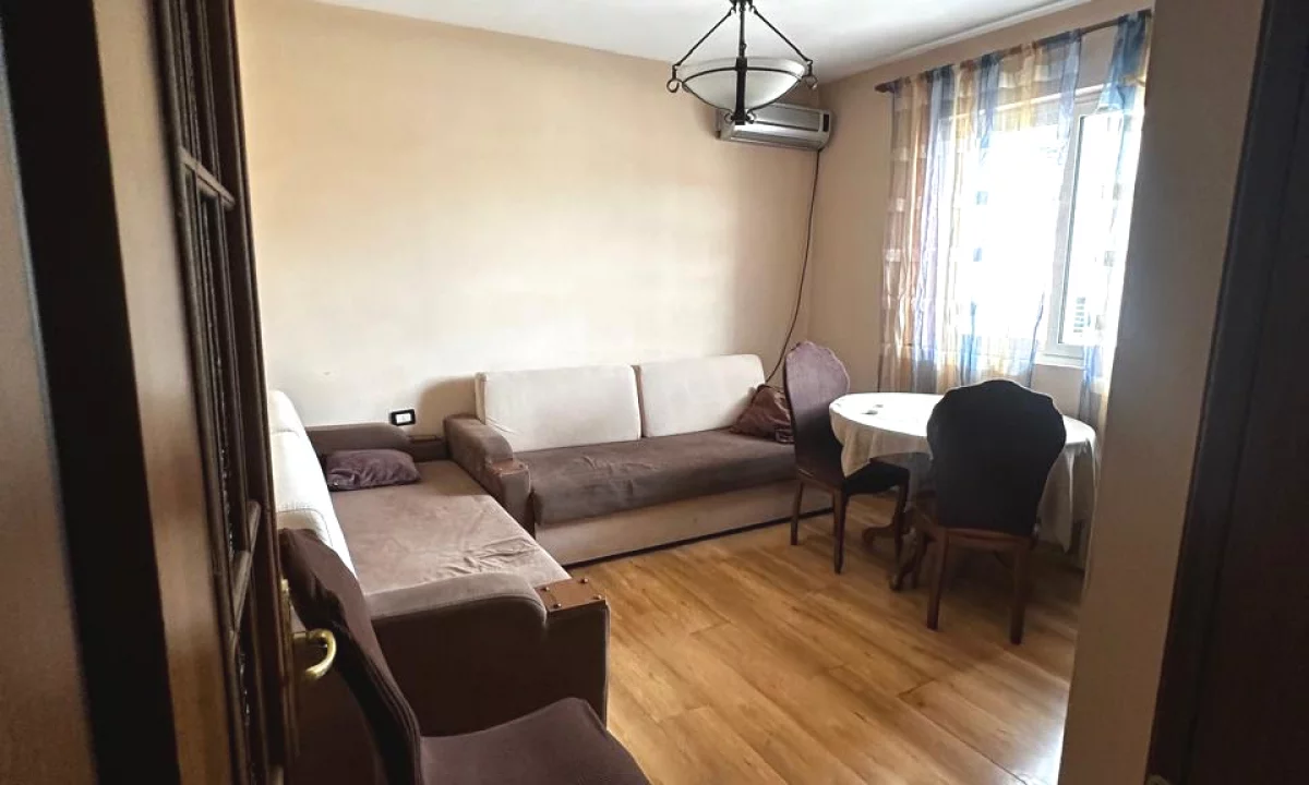 Shtepi me qera Apartament ne Tirane, 2+1, Mobilimi E mobiluar, Pagesa 50,000  Leke.