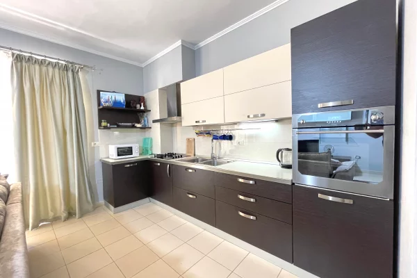 Shtepi me qera Apartament ne Tirane, 2+1, Mobilimi E mobiluar, Pagesa 700  Euro.